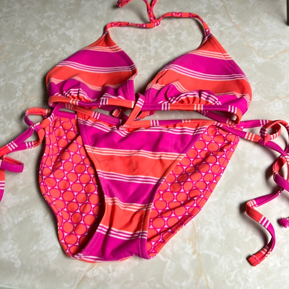 No tags 🏷️ guessing size Medium …. Reversible Pink/Purple Circles or stripes
